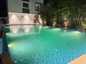 la millionaire luxury resort