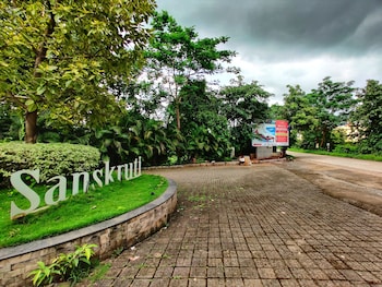 pushpam sanskruti resort