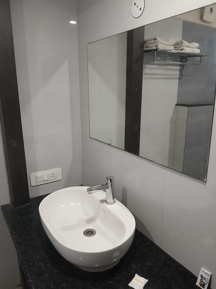 sarovar hill hotel and resort