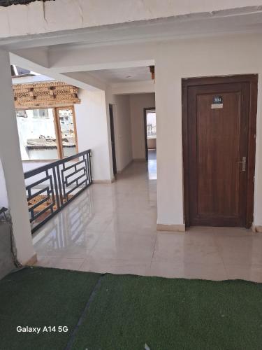 Pacific Parlase,,3 star