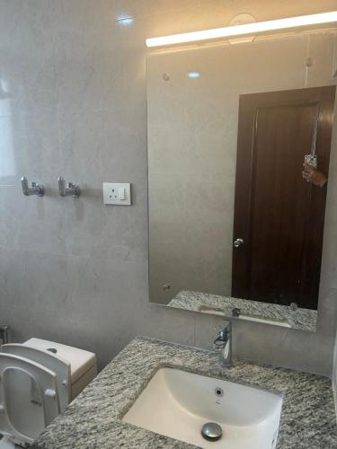 Pacific Parlase,,3 star