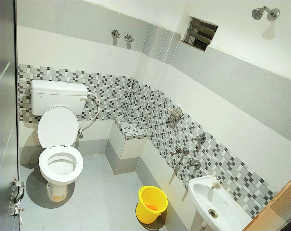 hotel mahalaxmi guest house puri