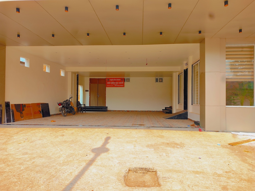 sitaynam hotel and resort infront ram temp