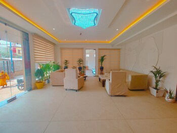 sitaynam hotel and resort infront ram temp