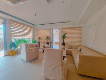 sitaynam hotel and resort infront ram temp