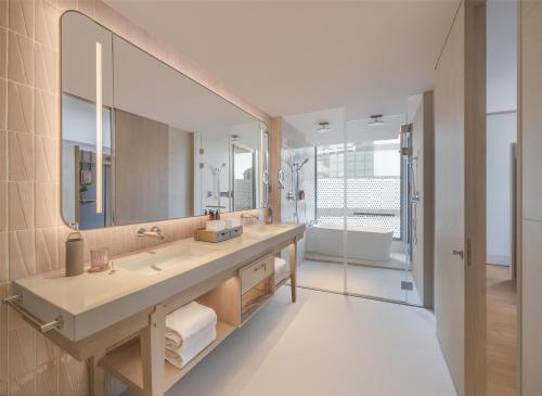 kromo bangkok curio collection by hilton