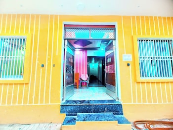 shri raghav kunj 200 mtr from ram temple