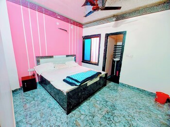 shri raghav kunj 200 mtr from ram temple