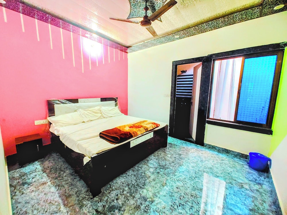 shri raghav kunj 200 mtr from ram temple