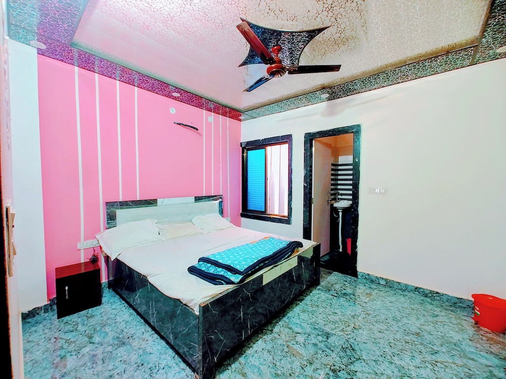 shri raghav kunj 200 mtr from ram temple