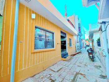 shri raghav kunj 200 mtr from ram temple