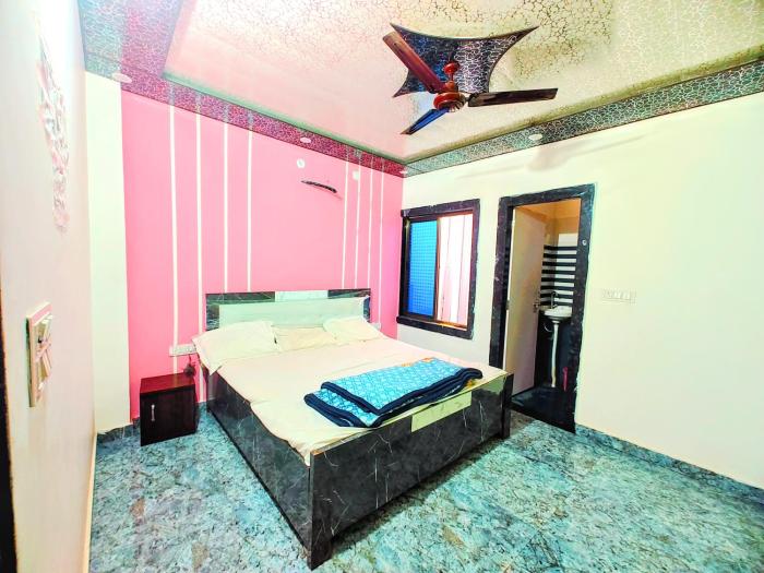 shri raghav kunj 200 mtr from ram temple