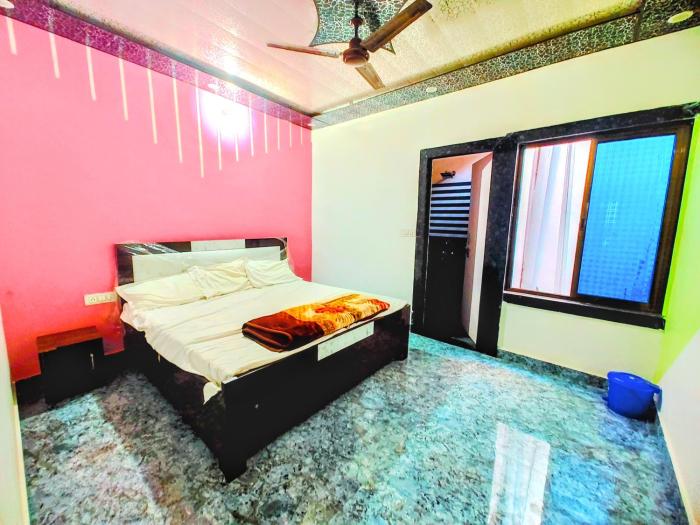 shri raghav kunj 200 mtr from ram temple