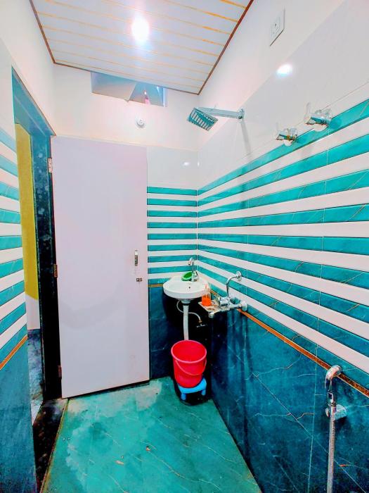 shri raghav kunj 200 mtr from ram temple