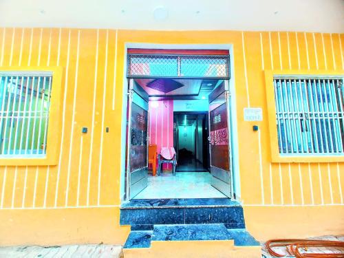 shri raghav kunj 200 mtr from ram temple