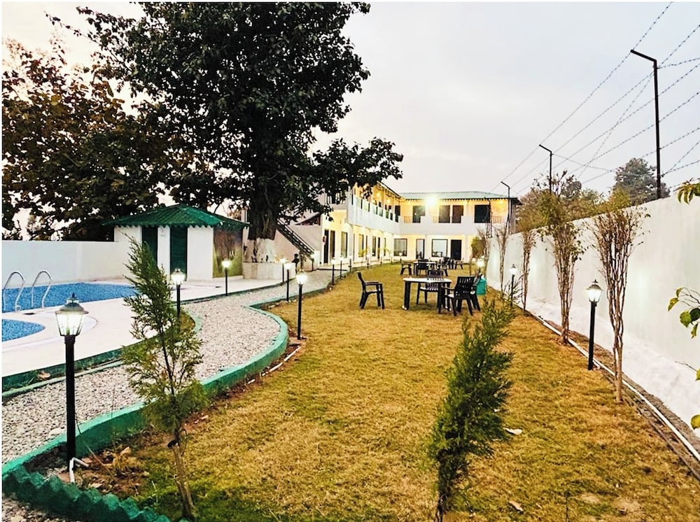 hotel jungle castle resort corbett