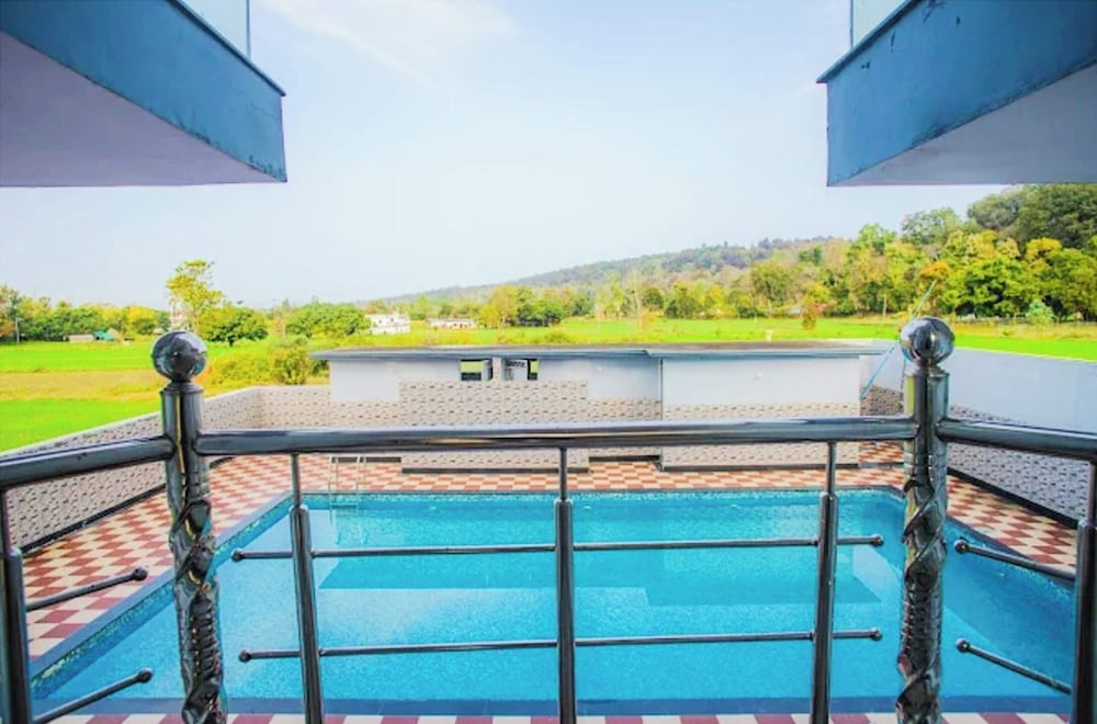 hotel jungle castle resort corbett