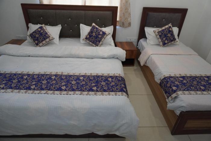 hotel raj hans 500 meter khatu shyam ji temple