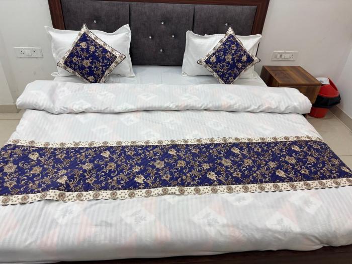 hotel raj hans 500 meter khatu shyam ji temple