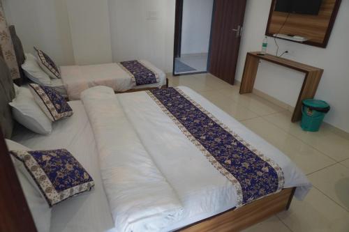 hotel raj hans 500 meter khatu shyam ji temple