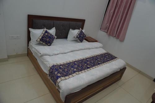 hotel raj hans 500 meter khatu shyam ji temple