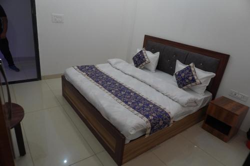 hotel raj hans 500 meter khatu shyam ji temple