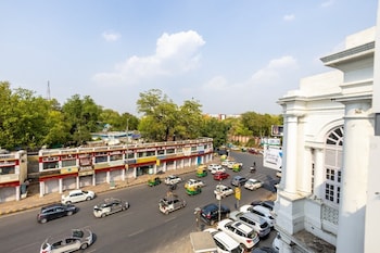 saltstayz autograph connaught place