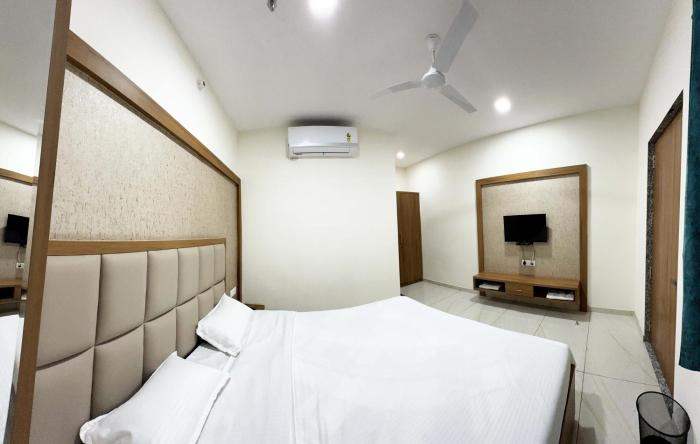 hotel the aadimata and banquets