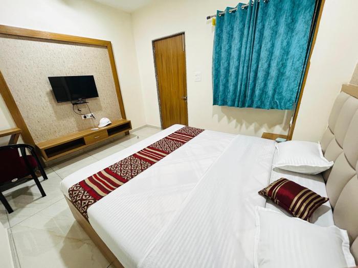 hotel the aadimata and banquets