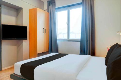 Collection O Pune Nicmar University,,4 star