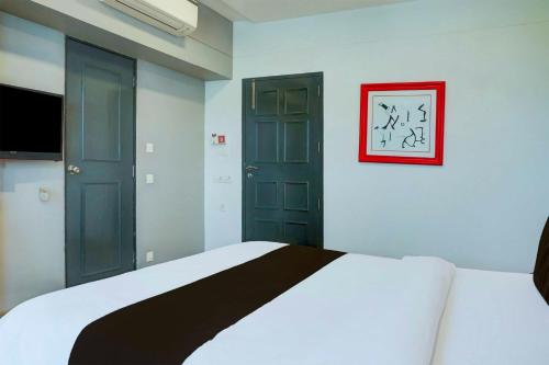 Collection O Pune Nicmar University,,4 star