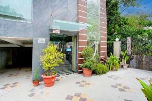 townhouse vinobapuri metro station