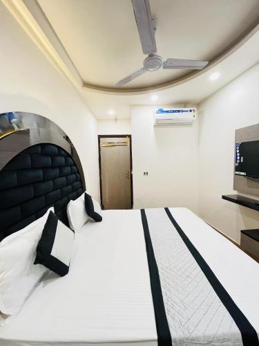 hotel red stone inn near new delhi railway station