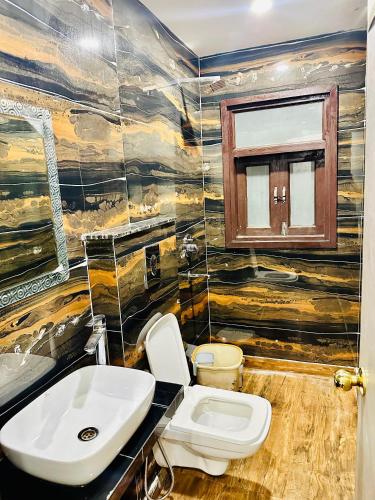 hotel red stone inn near new delhi railway station