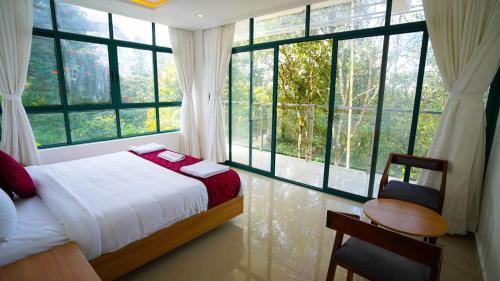 Sunrise Munnar,,3 star