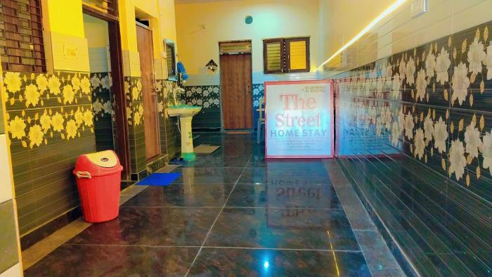 the street homestay