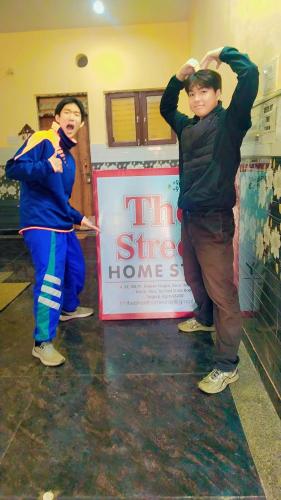 the street homestay