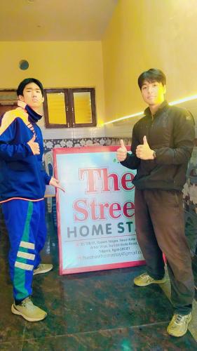 the street homestay
