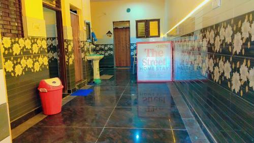 the street homestay