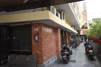 hotel vills guest house lucknow