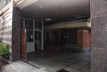 hotel vills guest house lucknow