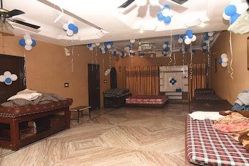 hotel vills guest house lucknow