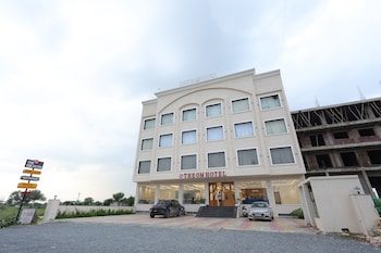 the gm luxe hotel near shree khatu shyam ji mandir