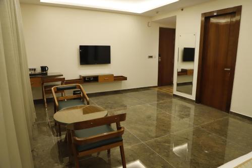 Hotel V K Grand,,2 star