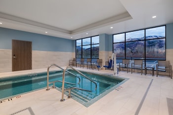 Holiday Inn Express & Suites Steamboat Springs By Ihg,3300 S. Lincoln Avenue,3 star