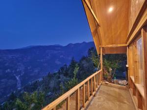 mountain a frame stay sainj