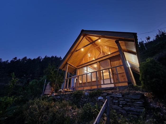 mountain a frame stay sainj