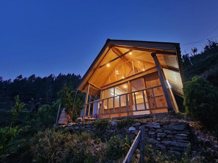 mountain a frame stay sainj