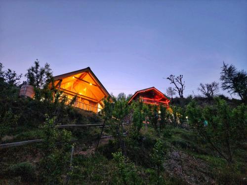 mountain a frame stay sainj