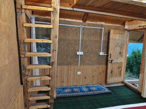 mountain a frame stay sainj